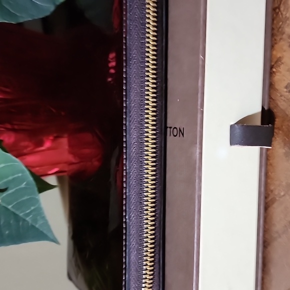 Authentic Louis Vuitton Amarante Monogram Vernis Zippy Wallet with Dust Bag/Box - Picture 3 of 8